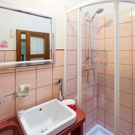 Sleeps 6 With Pool And Wifi *