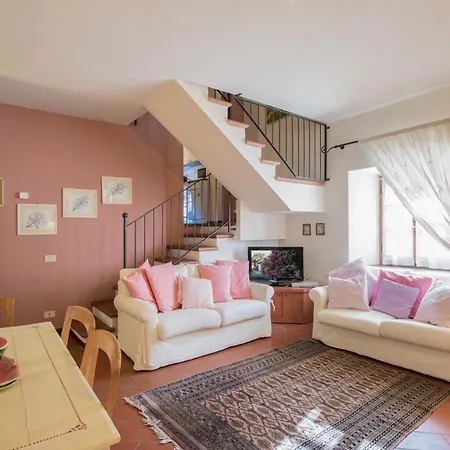 Sleeps 6 With Pool And Wifi Appartamento