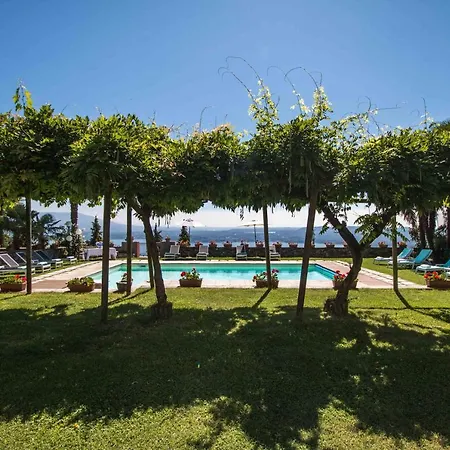 Appartamento Sleeps 6 With Pool And Wifi