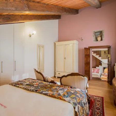 Sleeps 6 With Pool And Wifi Massino Visconti